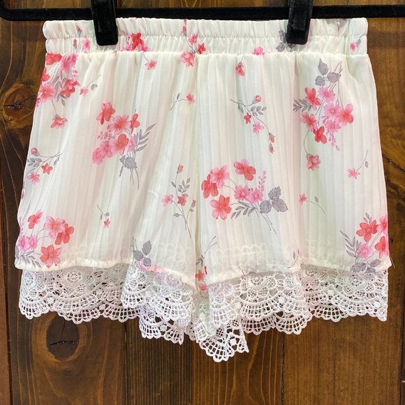 Floral White with Lace Shorts Size Small - Picture 3 of 4